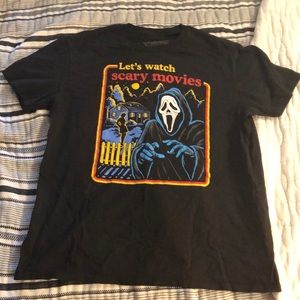 Scream Black T-shirt! Size Larger. It says Let’s watch scary movies 🔪🎥